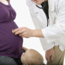О зачислении в страховой стаж времени нахождения в отпуске по беременности и родам и времени ухода за ребенком до достижения им трехлетнего возраста